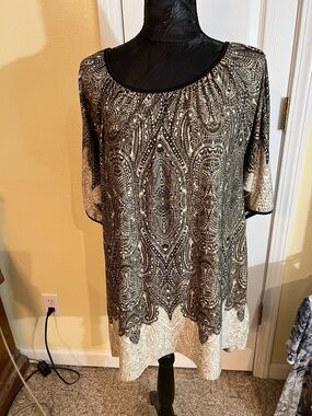 Scoop Neck Black and Cream Printed Tunic Top